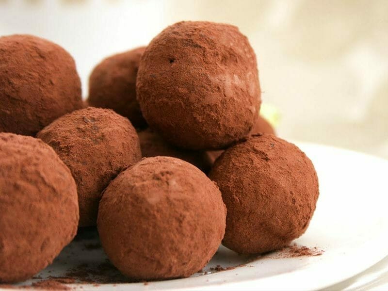 Boîtes de truffes au chocolat noir
