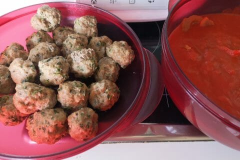 Pâtes et boulettes de viande à la sauce tomate - Cookidoo® – the official  Thermomix® recipe platform