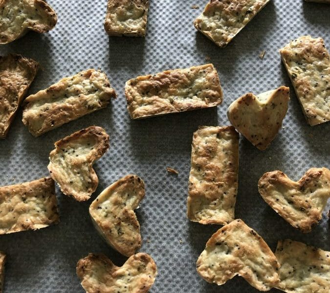 Biscuits apéritifs à la crème et oignon - Amandine Cooking