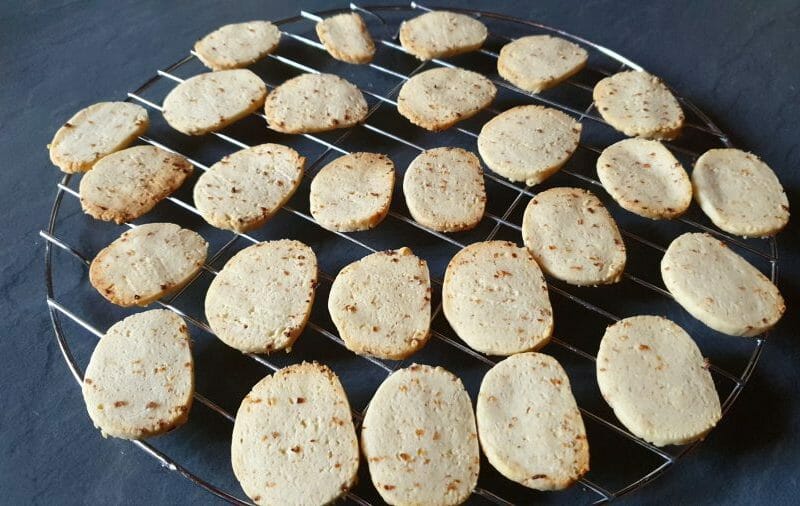 Biscuits Aperitif Creme Et Oignon Au Thermomix Cookomix