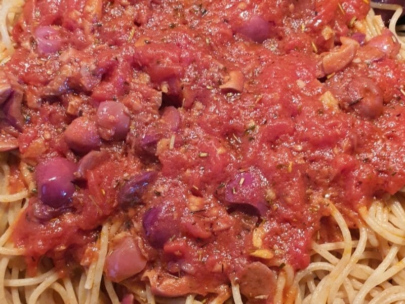 Spaghetti a la puttanesca au Thermomix • Yummix !