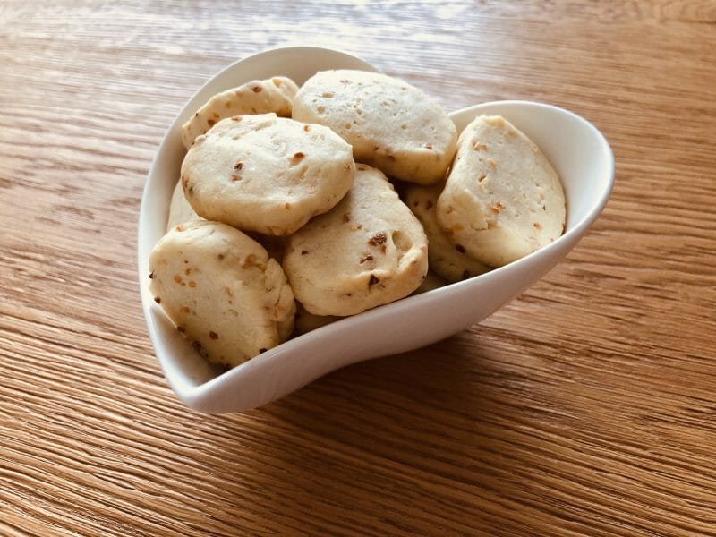 Biscuits Aperitif Creme Et Oignon Au Thermomix Cookomix