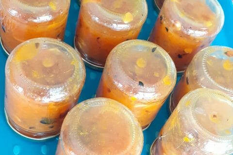 confiture pêche abricots avec morceaux de fruits et amandes effilées par  eve6. Une recette de fan à retrouver dans la catégorie Basiques sur  , de Thermomix<sup>®</sup>.