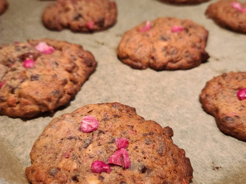Cookies aux éclats de pralines roses